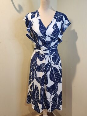 LIZ CLAIBORN Blue and White Leaf Print Wrap Like Midi Dress Sz 6